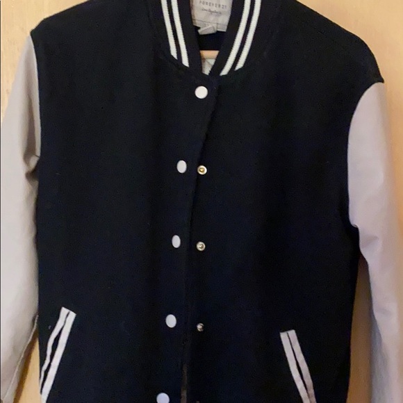 Woman’s Boomer Jacket - Picture 2 of 12